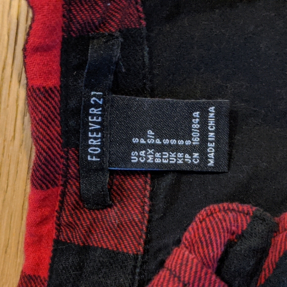 Forever 21 buffalo plaid button up shirt. Size small - Picture 2 of 5